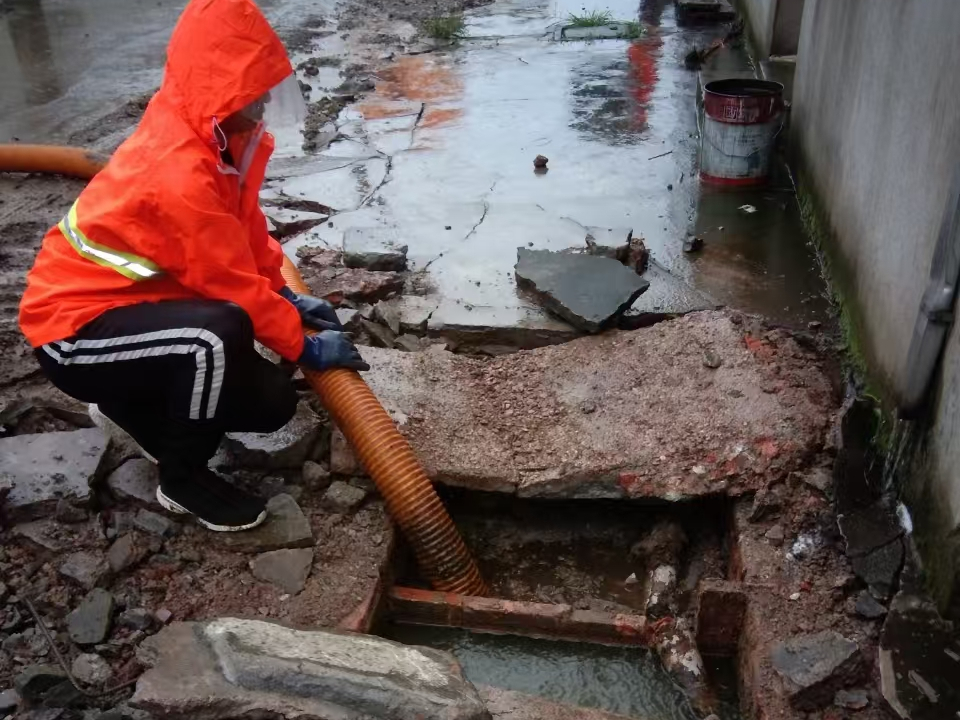 綦江专业清理污水池 炜誉市政以规范流程守护城市 “肠道”